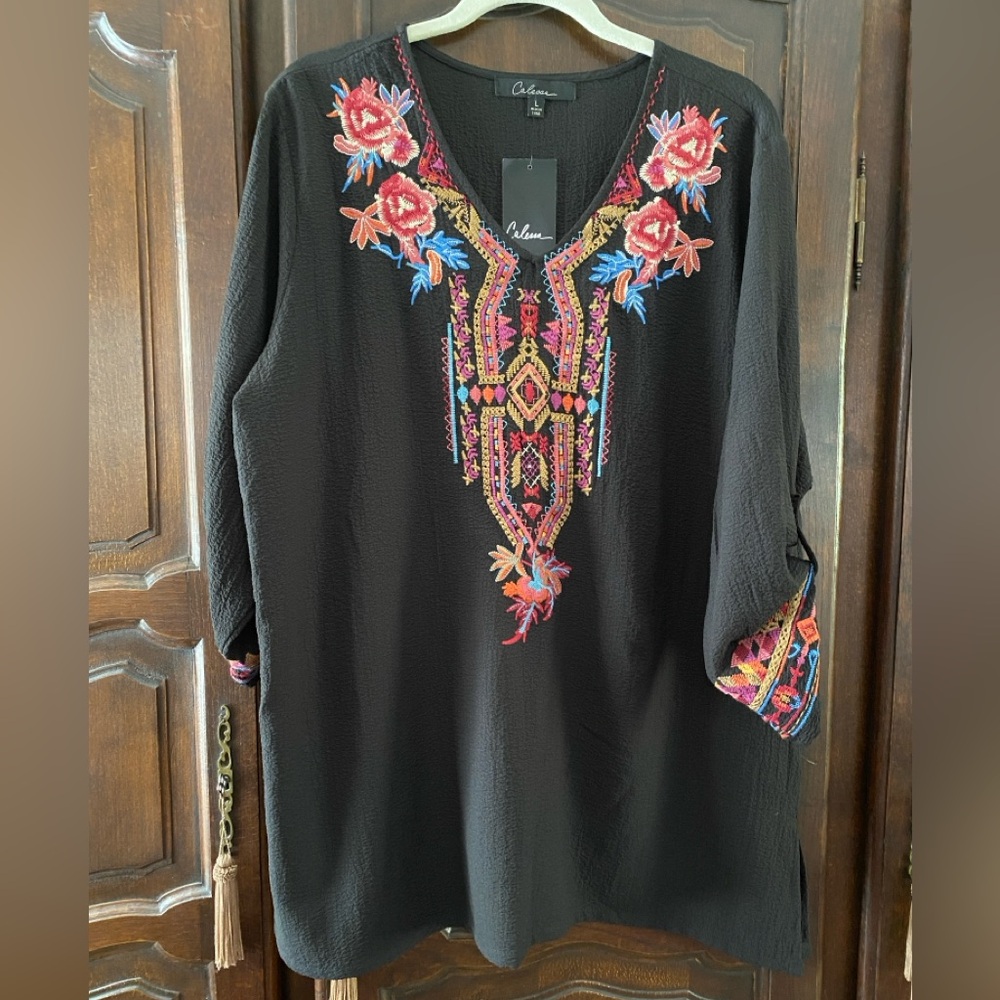 Calessa black crepe v neck tunic w beautiful embroidery. L NWT.  Firm price
